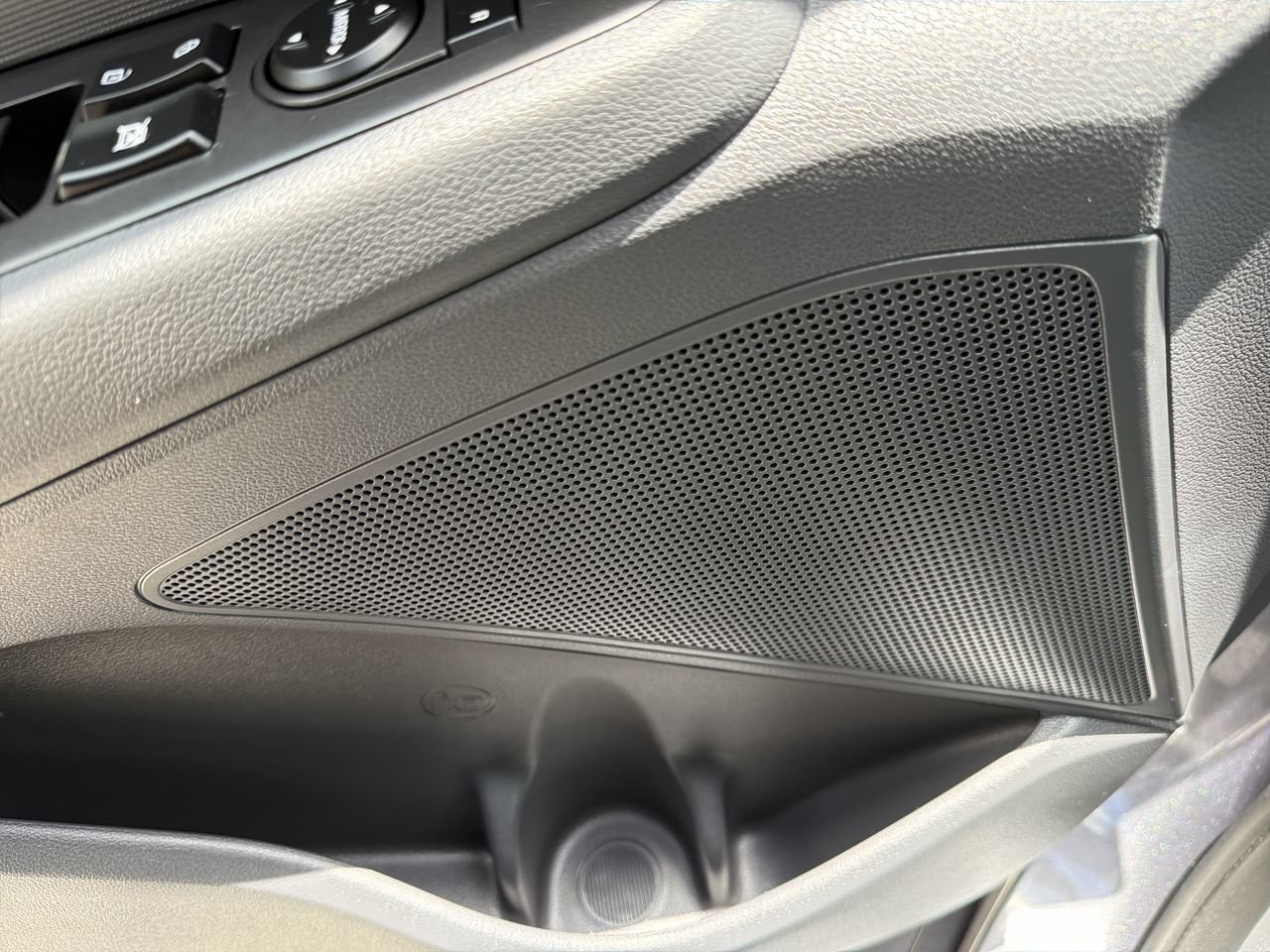 Used 2019 Hyundai Ioniq Blue FWD image 17
