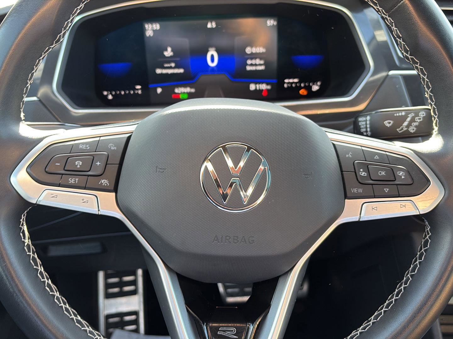 Used 2023 Volkswagen Tiguan SE R-Line image 25