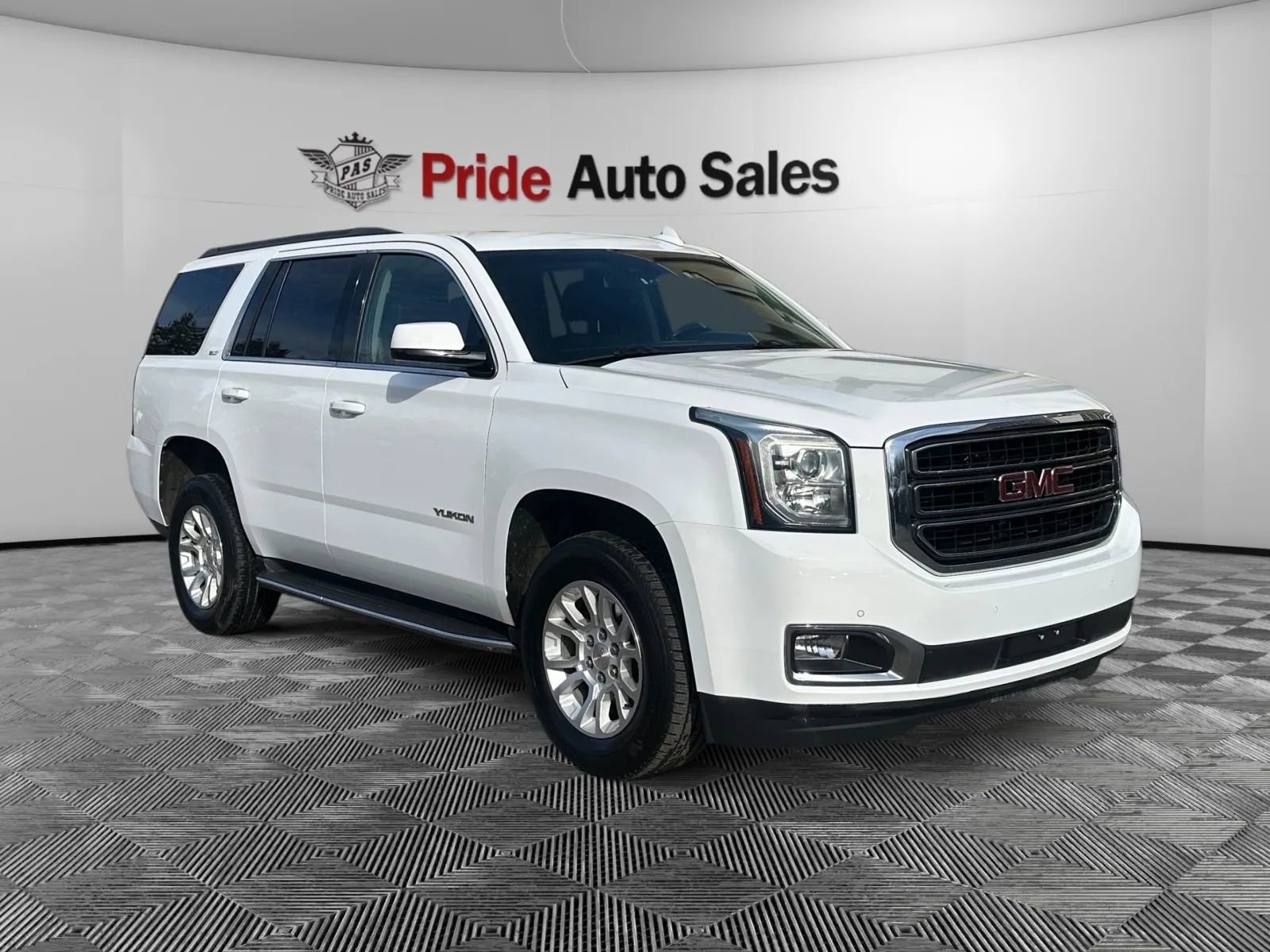 Used 2019 GMC Yukon SLT image 3