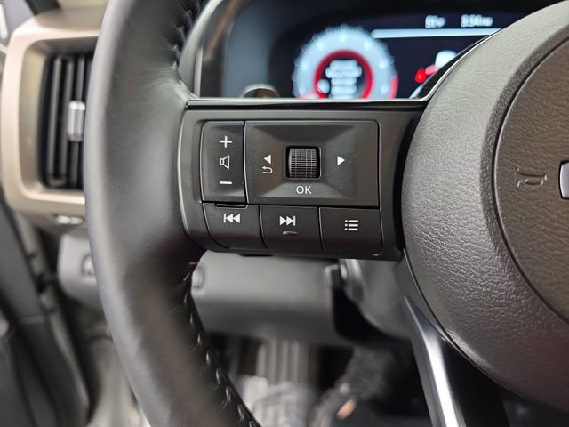 Used 2024 Nissan Pathfinder Platinum w/ Cargo Package image 39