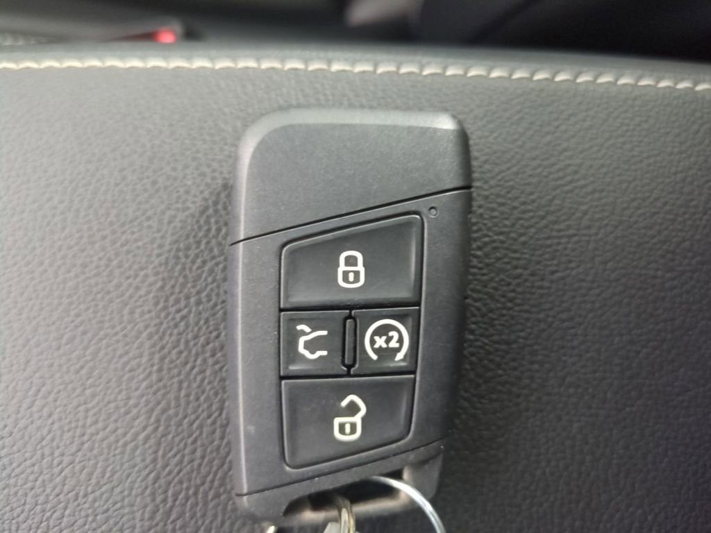 Used 2024 Volkswagen Tiguan SE R-Line image 37