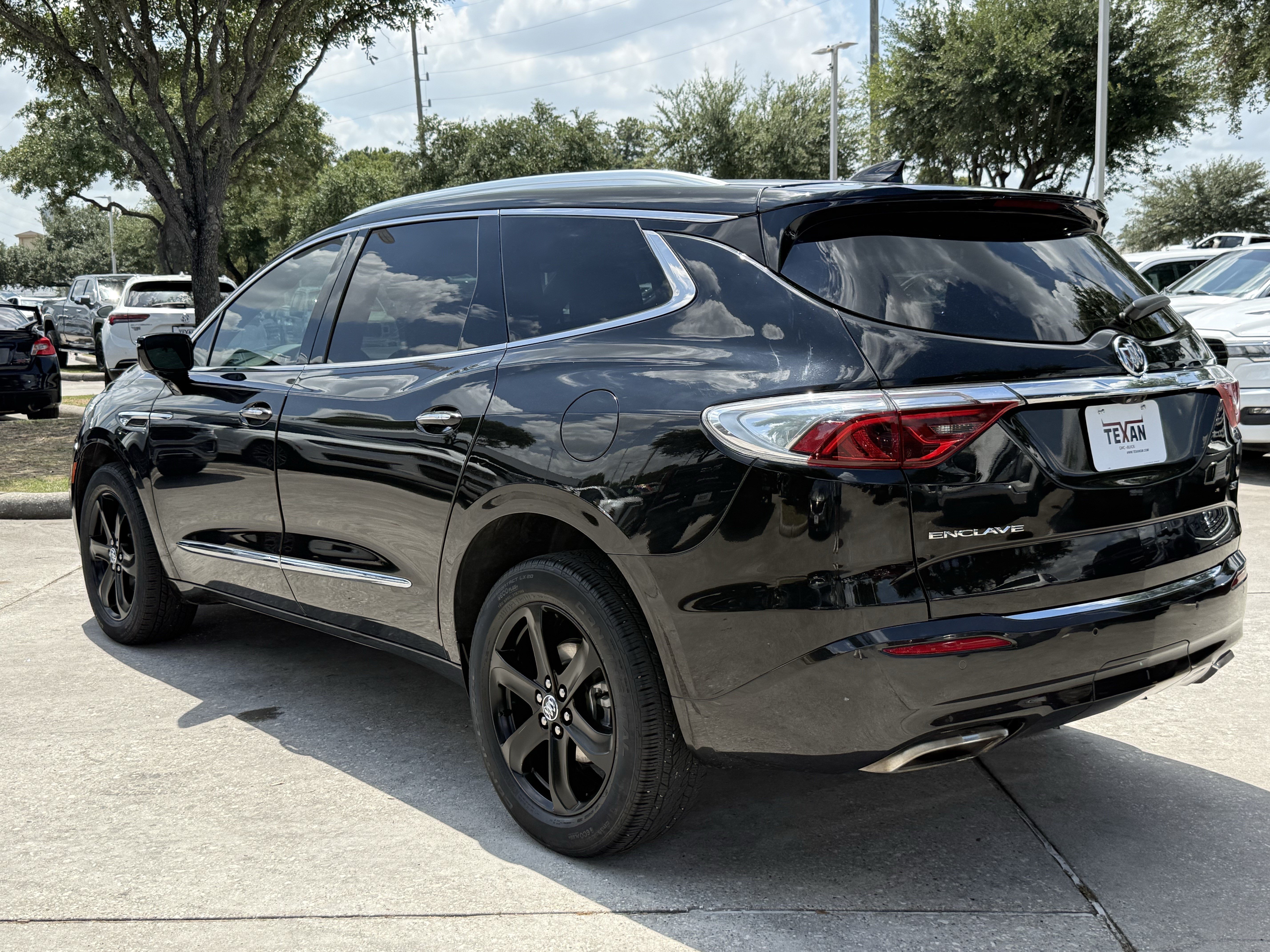 Used 2024 Buick Enclave Essence w/ Sport Touring Edition FWD image 7