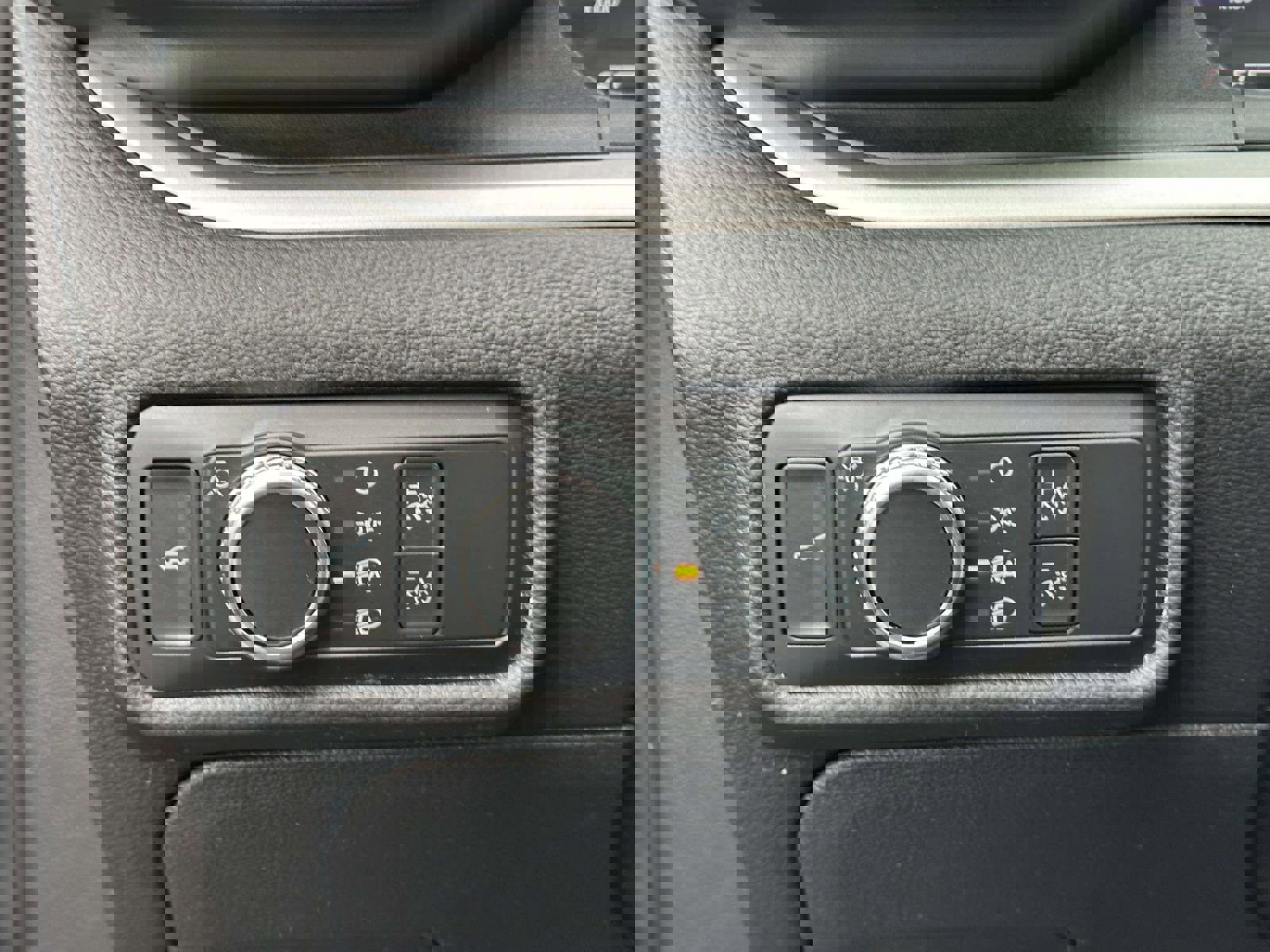 Used 2022 Ford Explorer XLT image 30