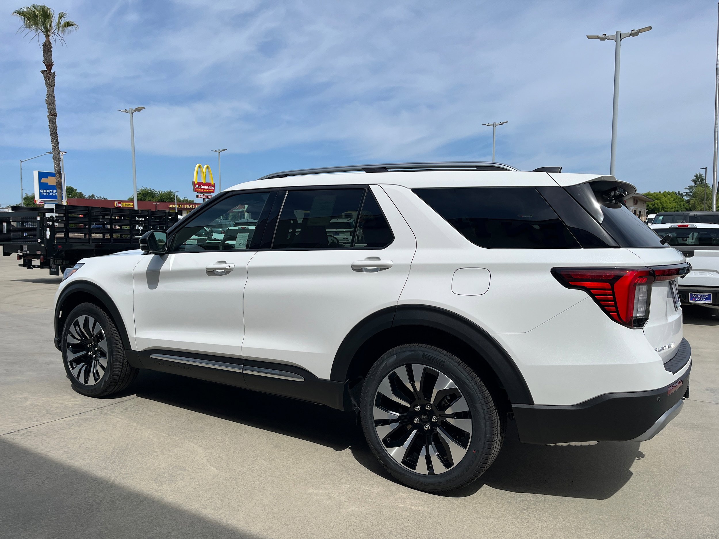 New 2026 Ford Explorer Platinum w/ LUX Leather Package AWD/4WD image 2