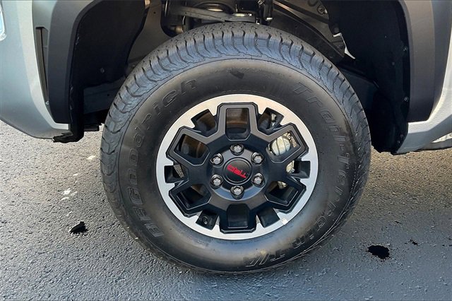 Used 2024 Toyota Tacoma TRD Off-Road image 9