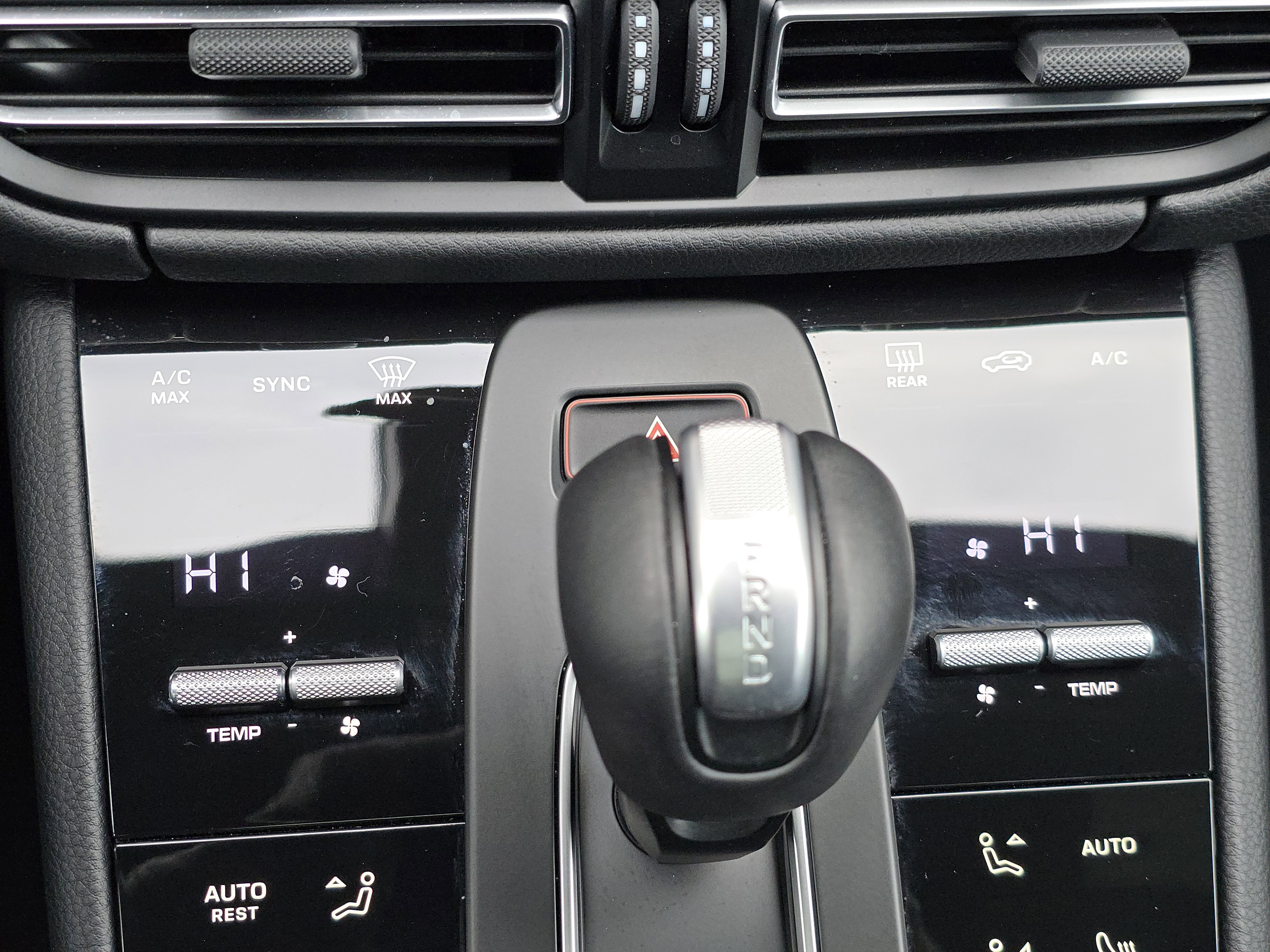 Certified 2025 Porsche Macan image 29