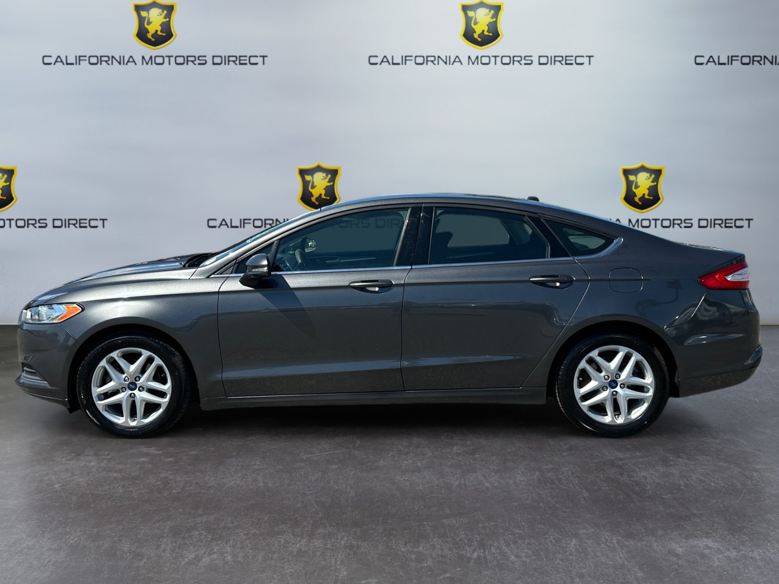 Used 2016 Ford Fusion SE FWD image 2