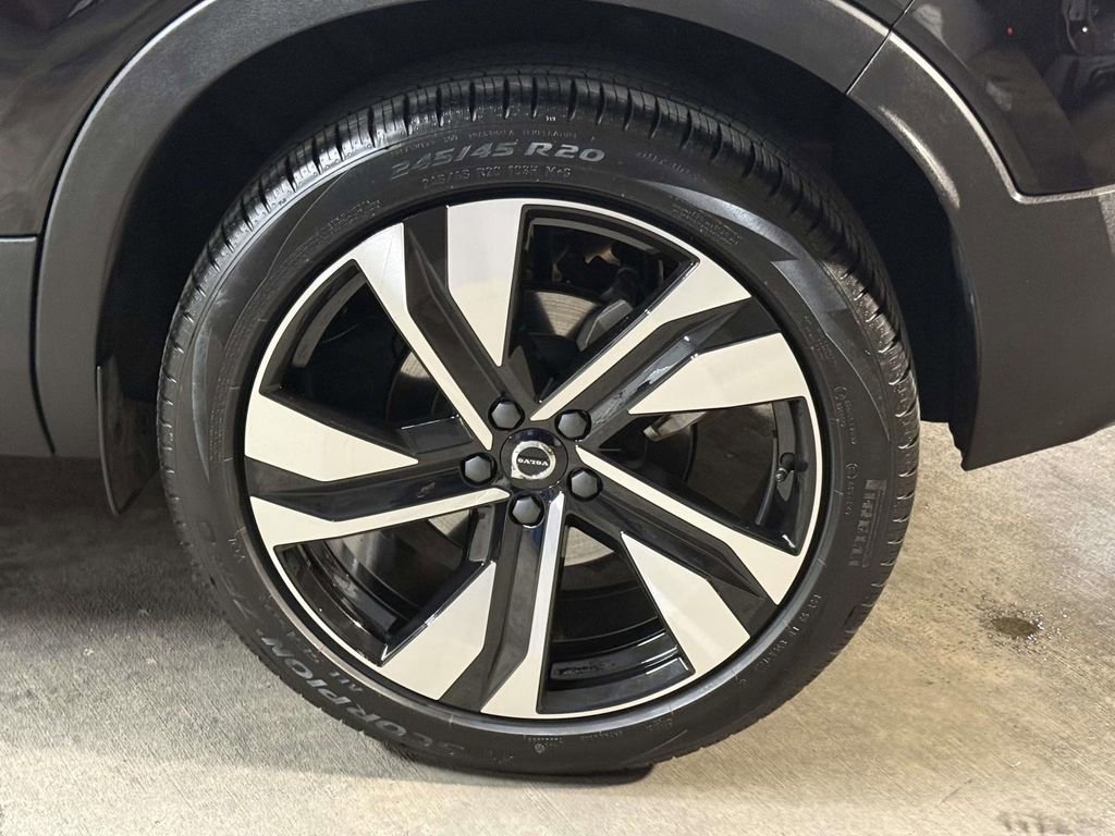 Used 2023 Volvo XC40 B5 Plus w/ Climate Package image 13