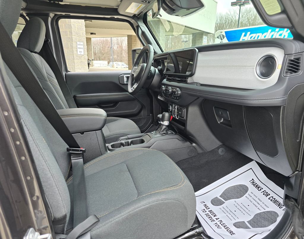 Used 2025 Jeep Wrangler Unlimited Sahara w/ Safety Group image 30