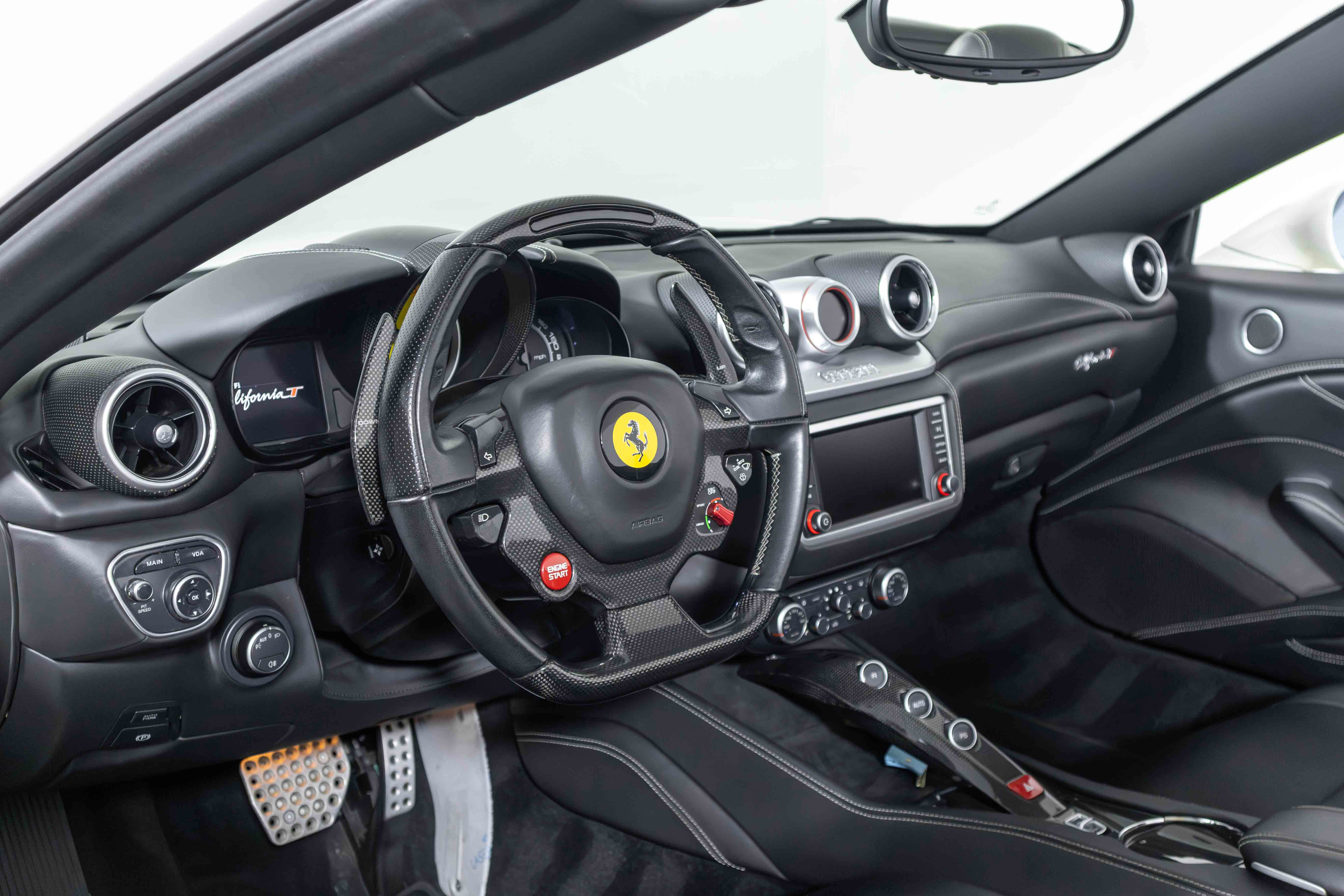 Certified 2016 Ferrari California T image 25