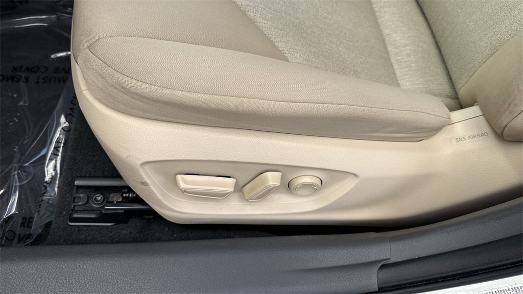 Used 2018 Toyota Camry LE image 42