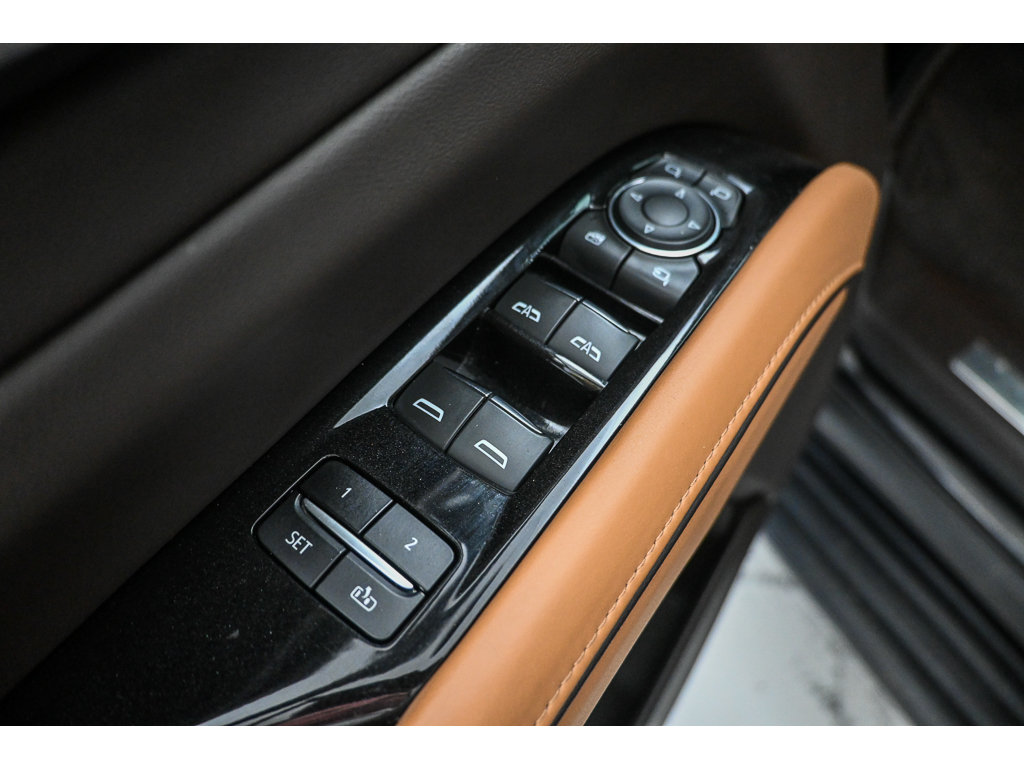 Used 2023 Cadillac Escalade Premium Luxury AWD/4WD image 33