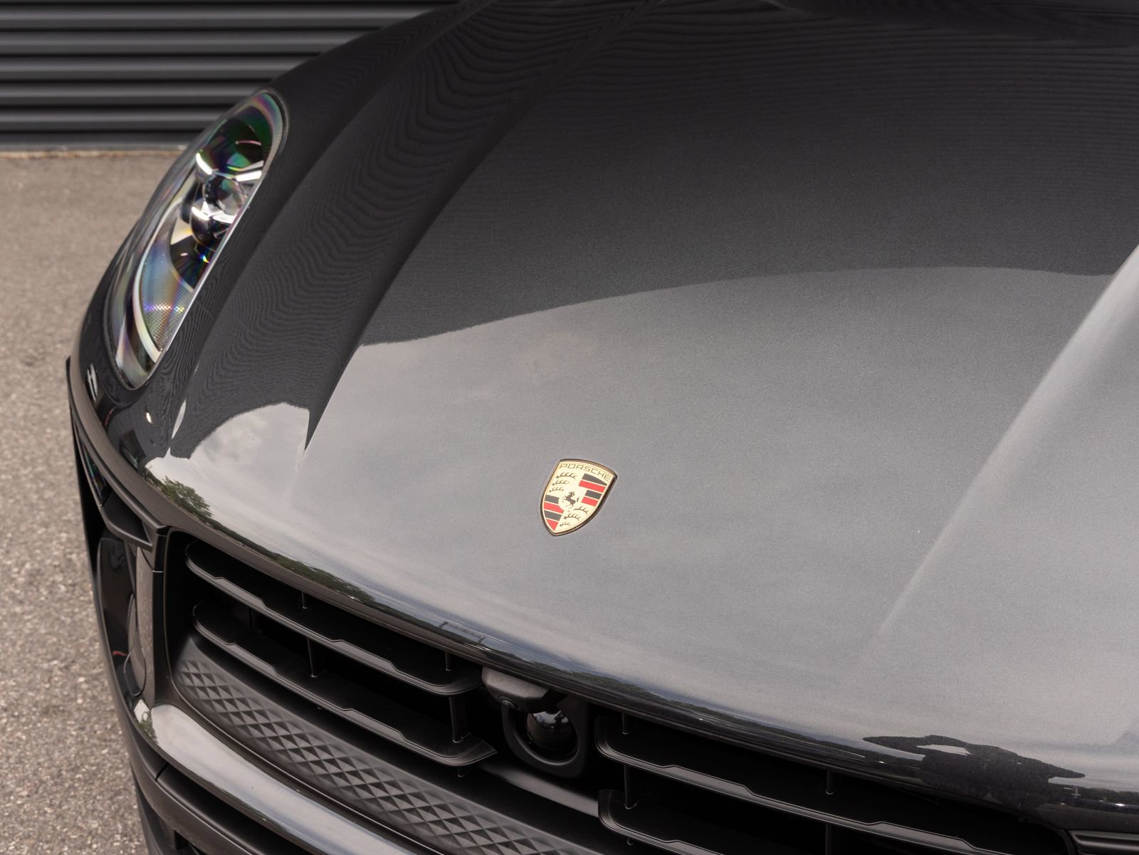 Certified 2025 Porsche Macan AWD/4WD image 10
