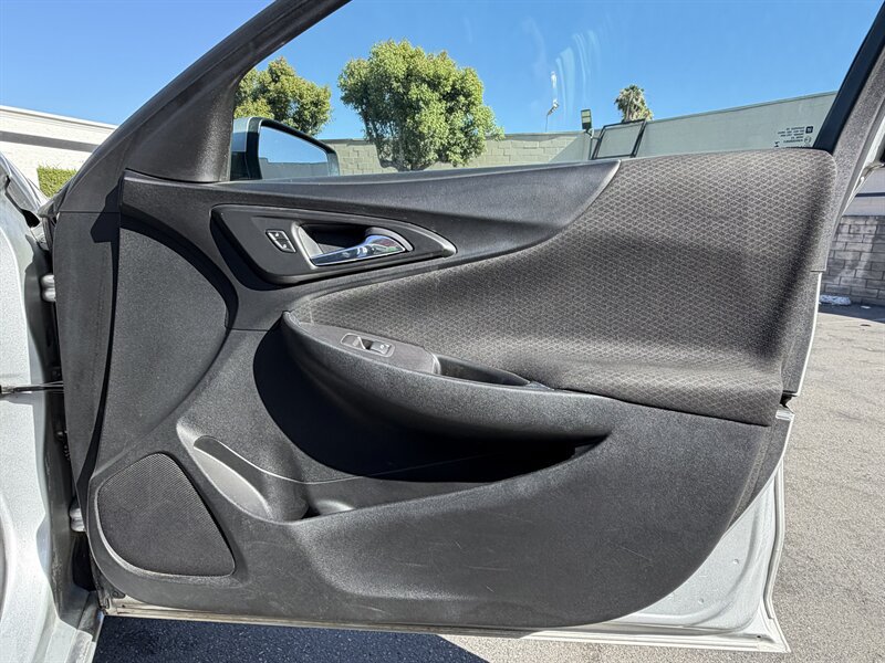 Used 2020 Chevrolet Malibu LT FWD image 29