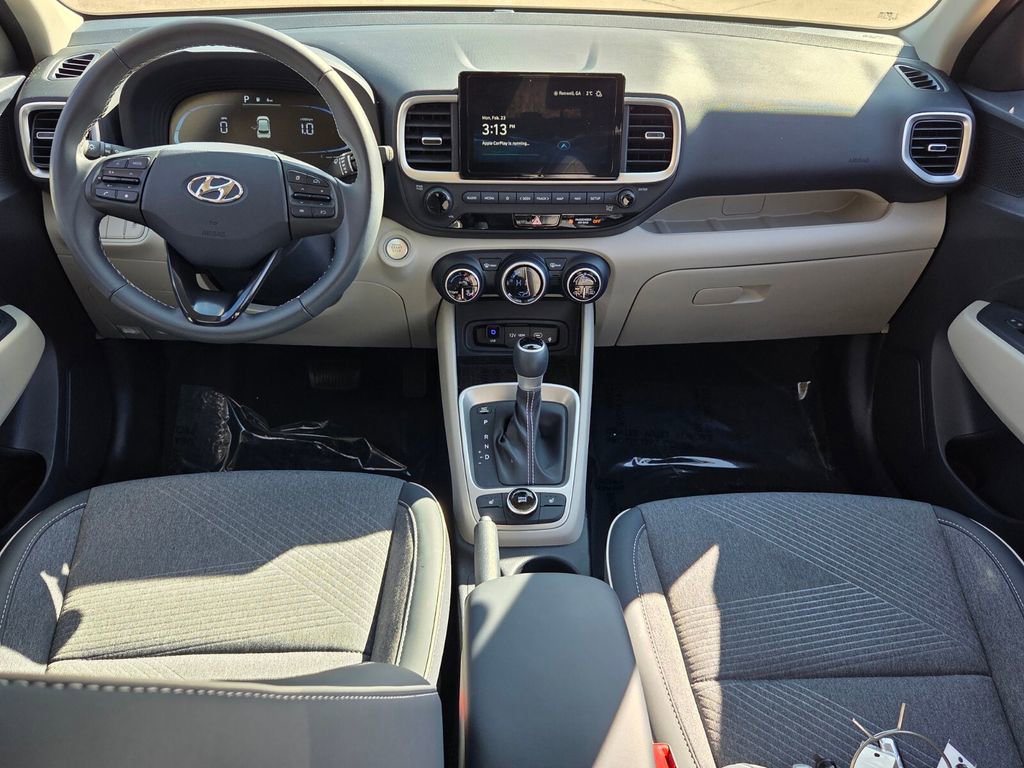 Used 2025 Hyundai Venue Limited image 14