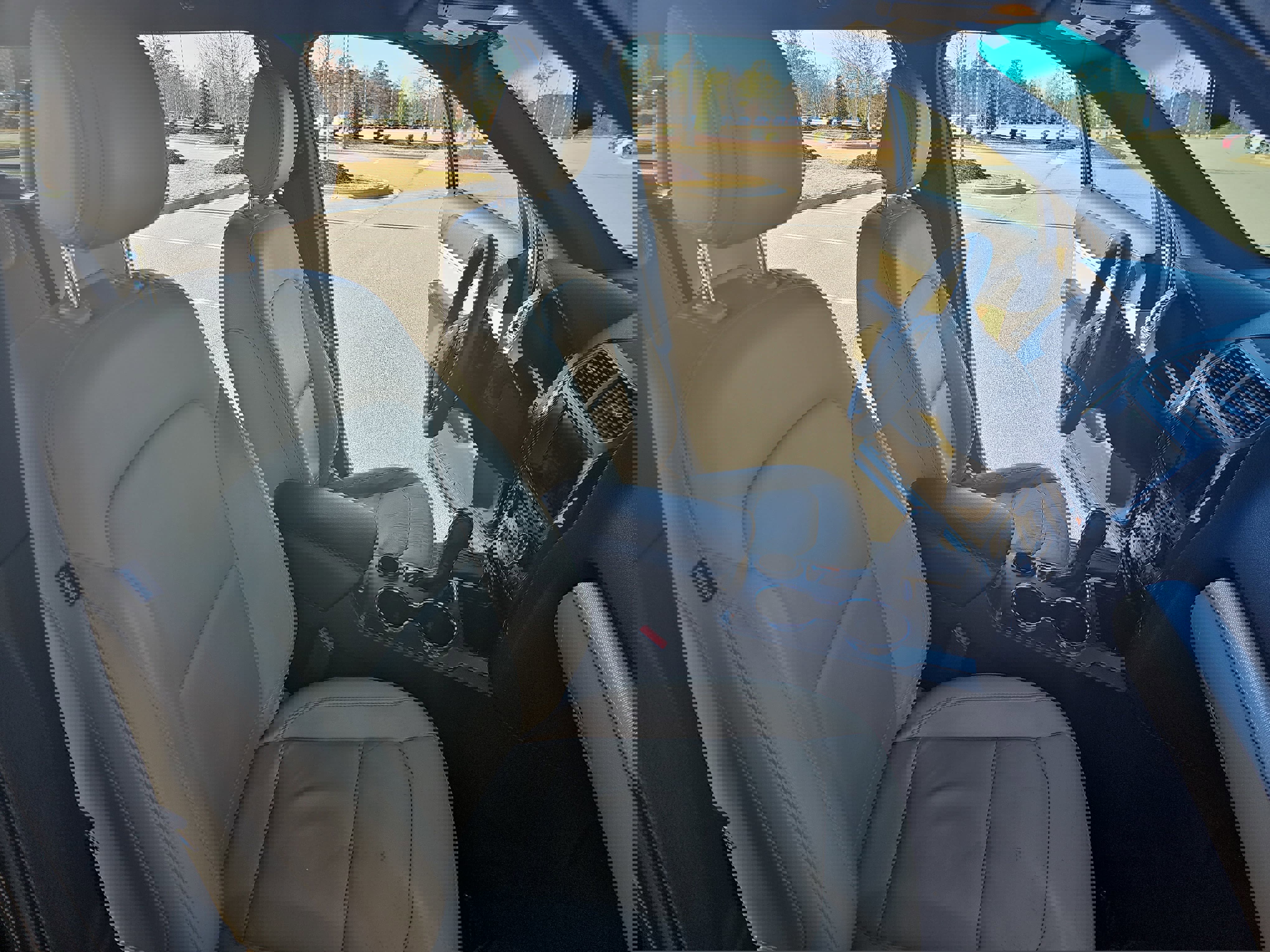 Used 2016 Ford Explorer XLT w/ Equipment Group 202A image 10