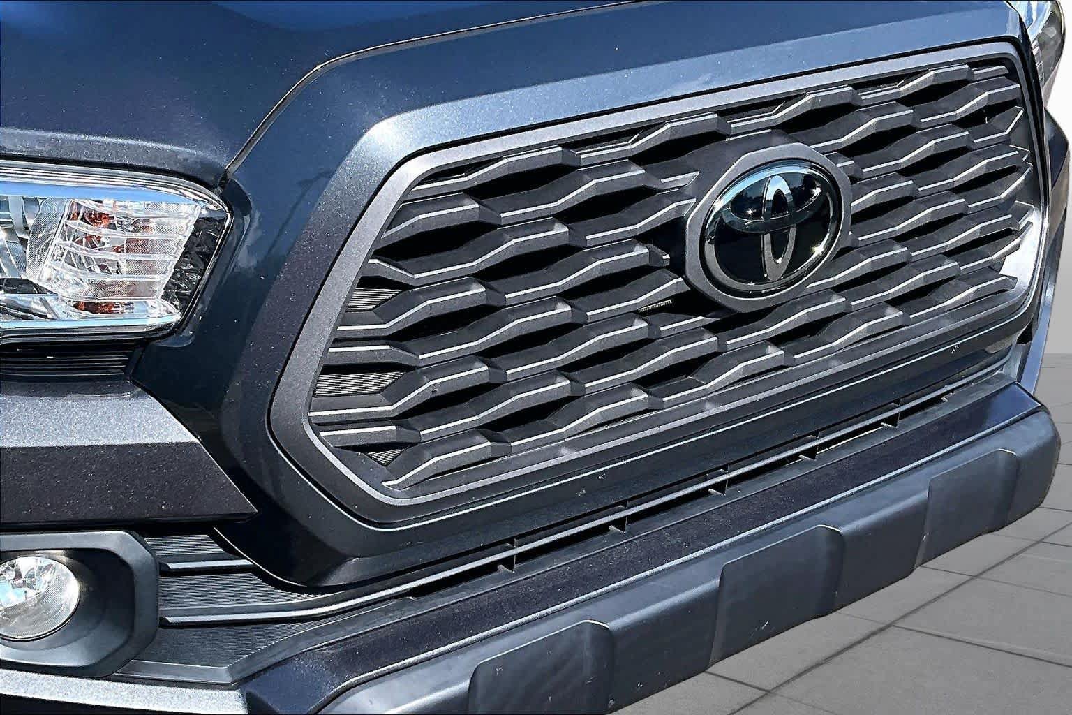 Used 2021 Toyota Tacoma TRD Off-Road w/ Technology Package AWD/4WD image 29