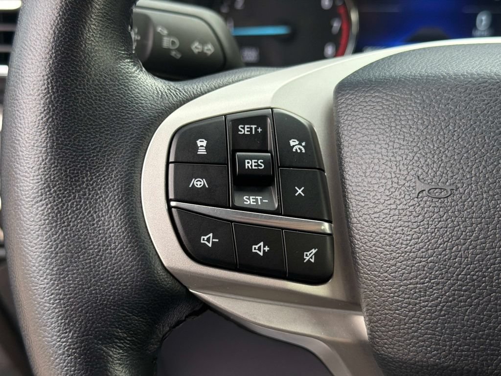 Used 2023 Ford Explorer XLT w/ Equipment Group 202A AWD/4WD image 33