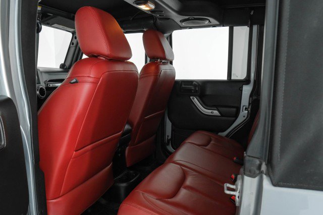 Used 2013 Jeep Wrangler Unlimited Rubicon image 35
