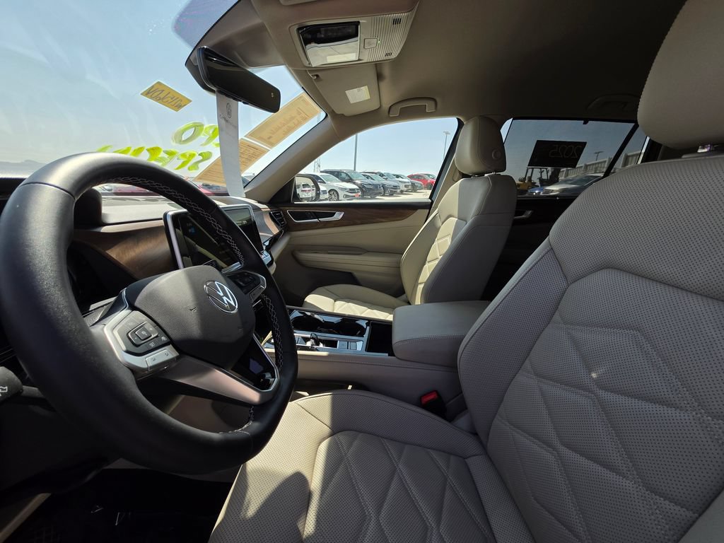 Certified 2025 Volkswagen Atlas SE FWD image 11