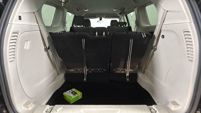 Used 2022 Chrysler Voyager LX FWD image 28