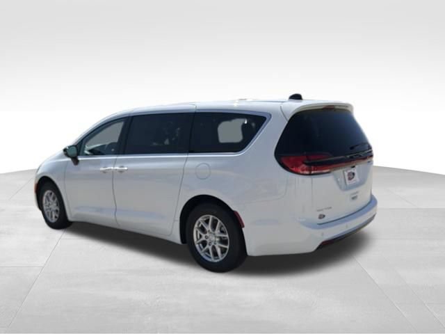 New 2027 Chrysler Pacifica Select FWD image 3