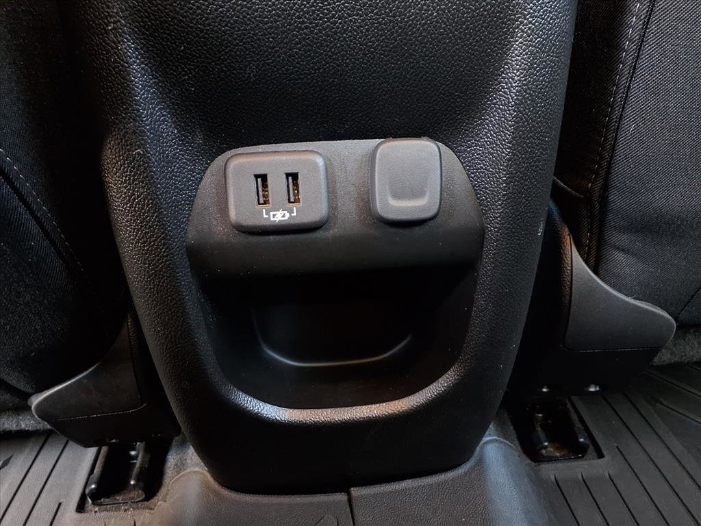 Used 2022 Chevrolet Colorado LT w/ LT Convenience Package image 9