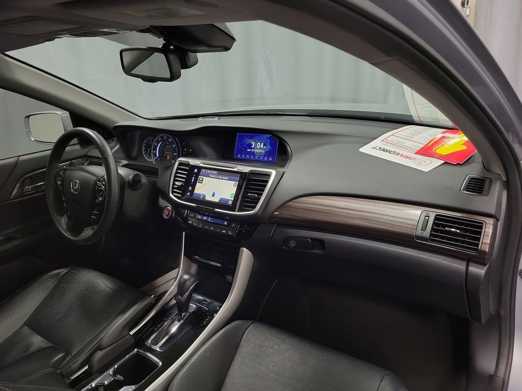 Used 2016 Honda Accord Touring image 28