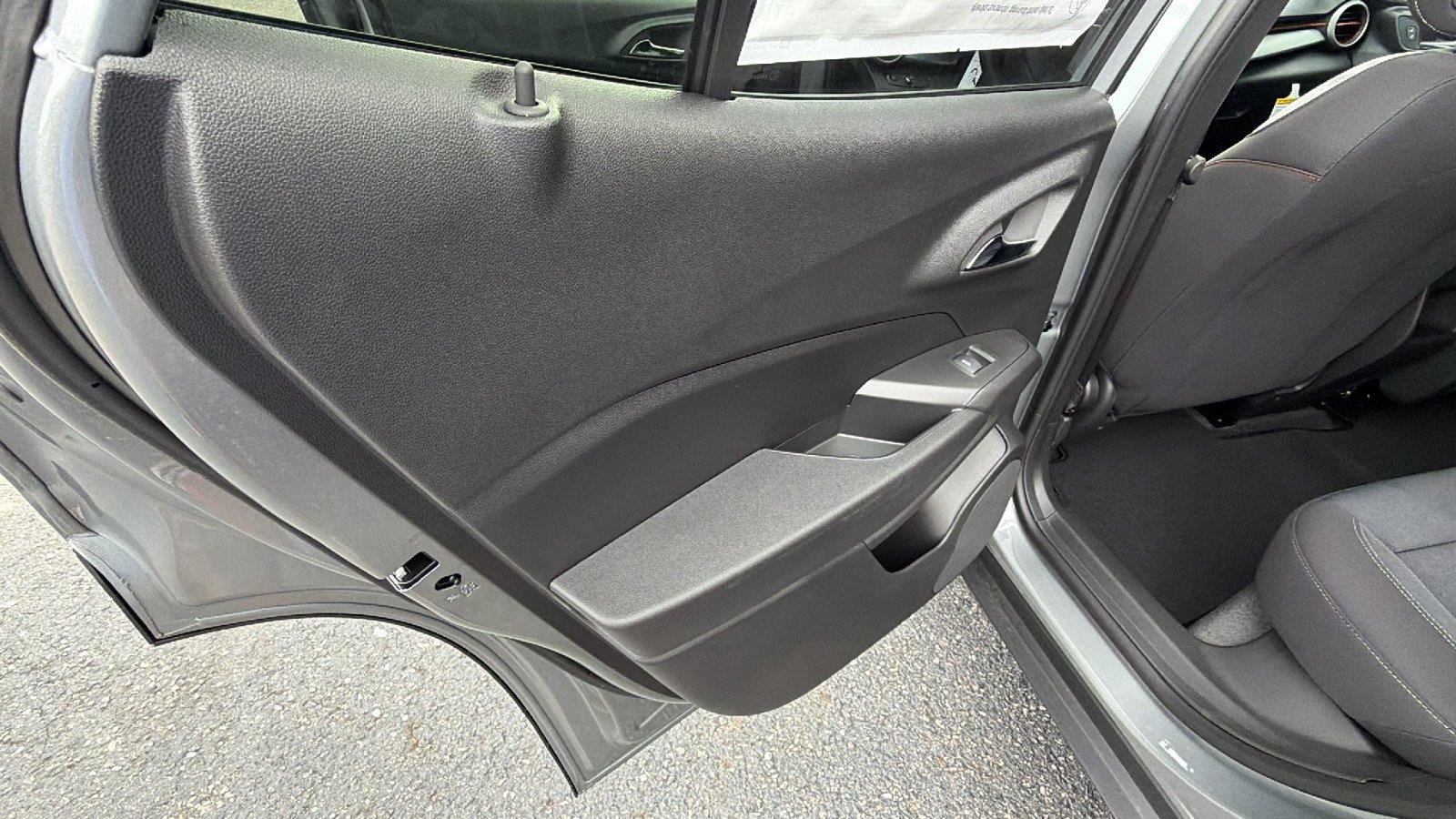 New 2026 Chevrolet Trax RS w/ Sunroof Package FWD image 18