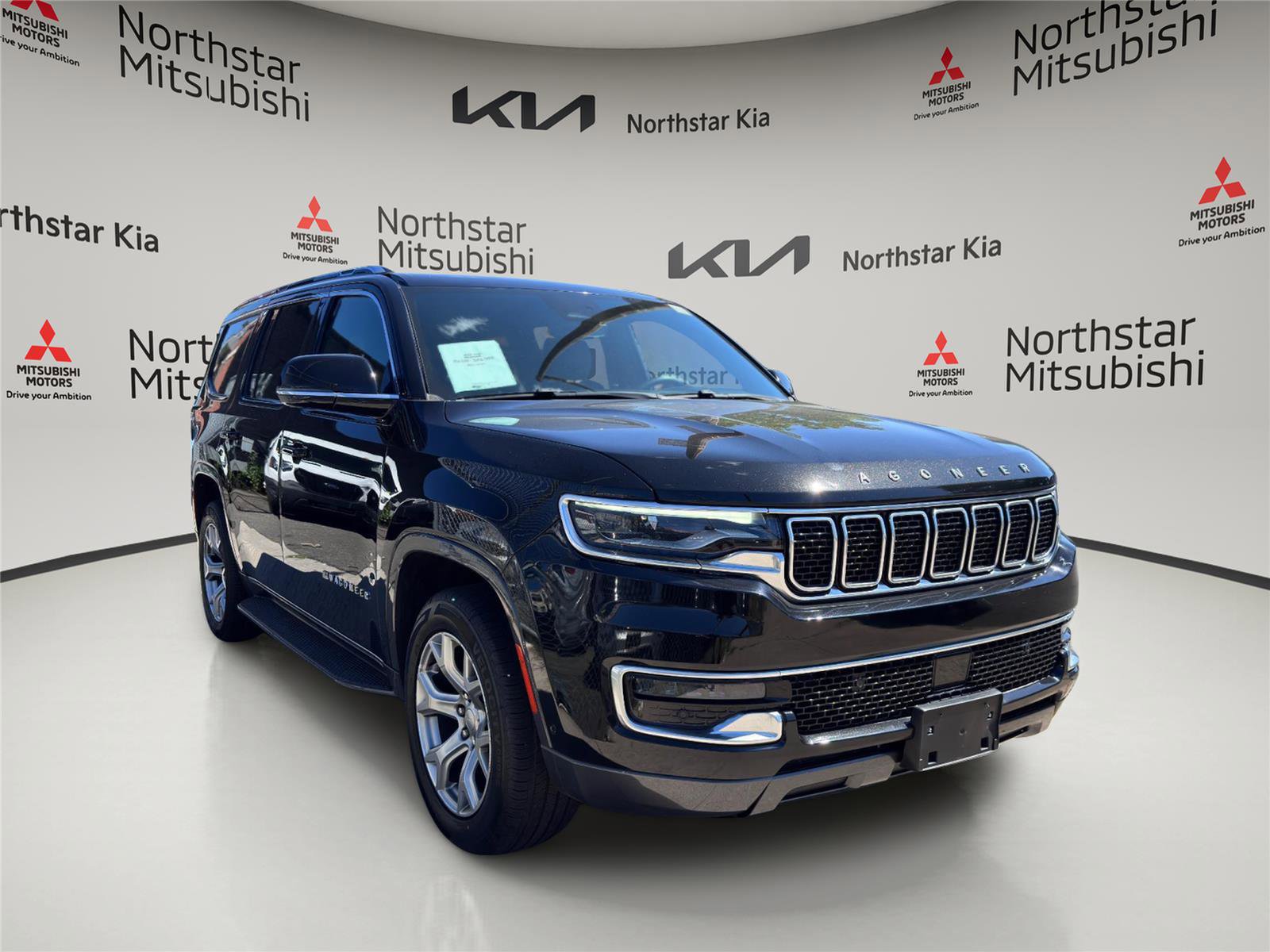 Used 2022 Jeep Wagoneer Series II AWD/4WD image 5