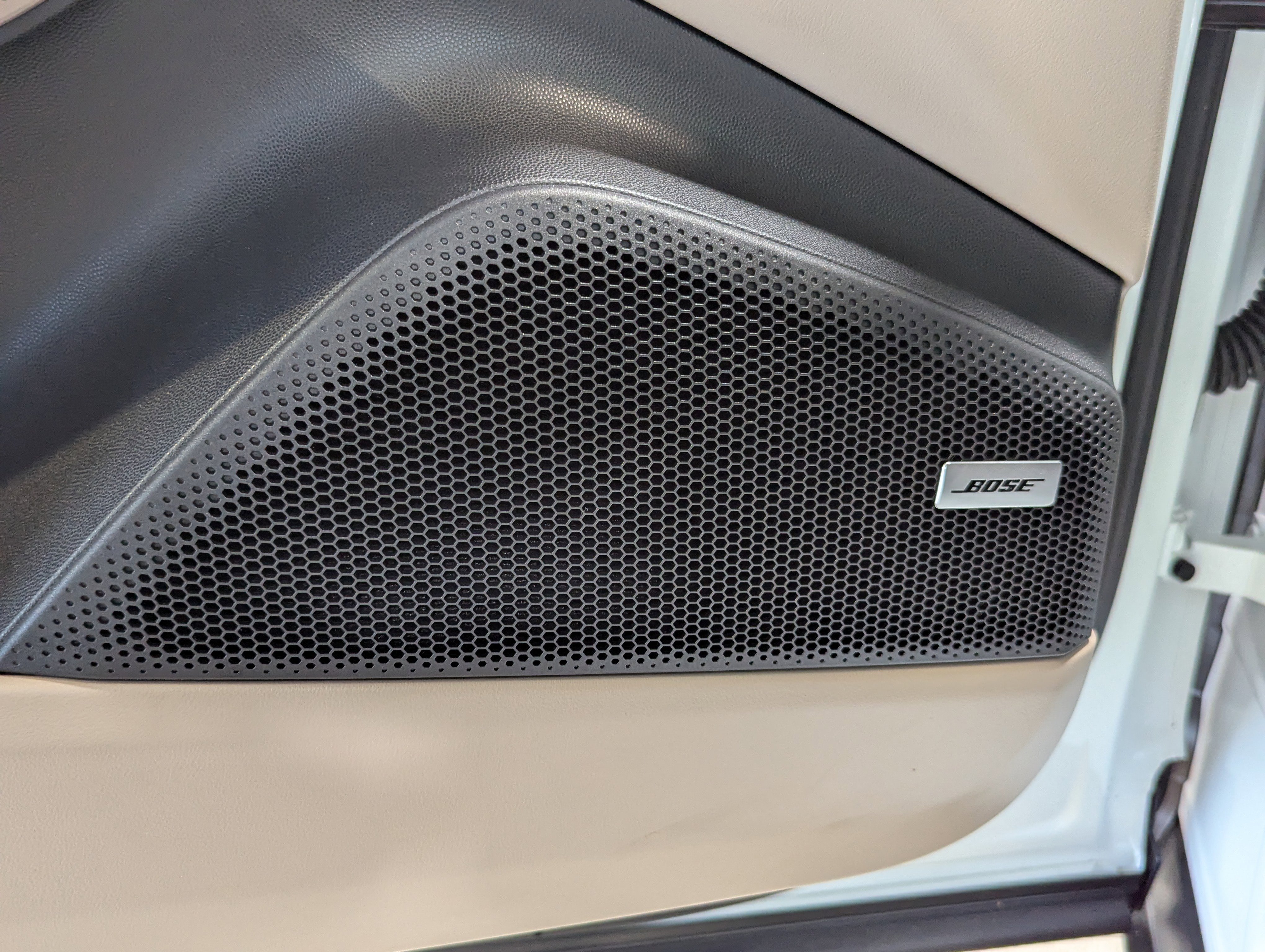 Certified 2025 Porsche Macan 4 Electric image 27