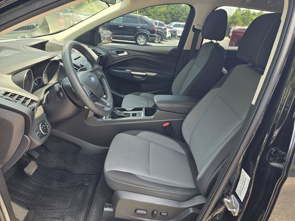Used 2017 Ford Escape SE w/ SE Cold Weather Package FWD image 11