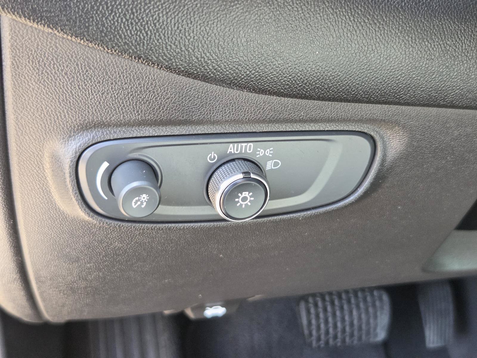 Used 2022 Chevrolet Equinox LS w/ LS Convenience Package FWD image 19