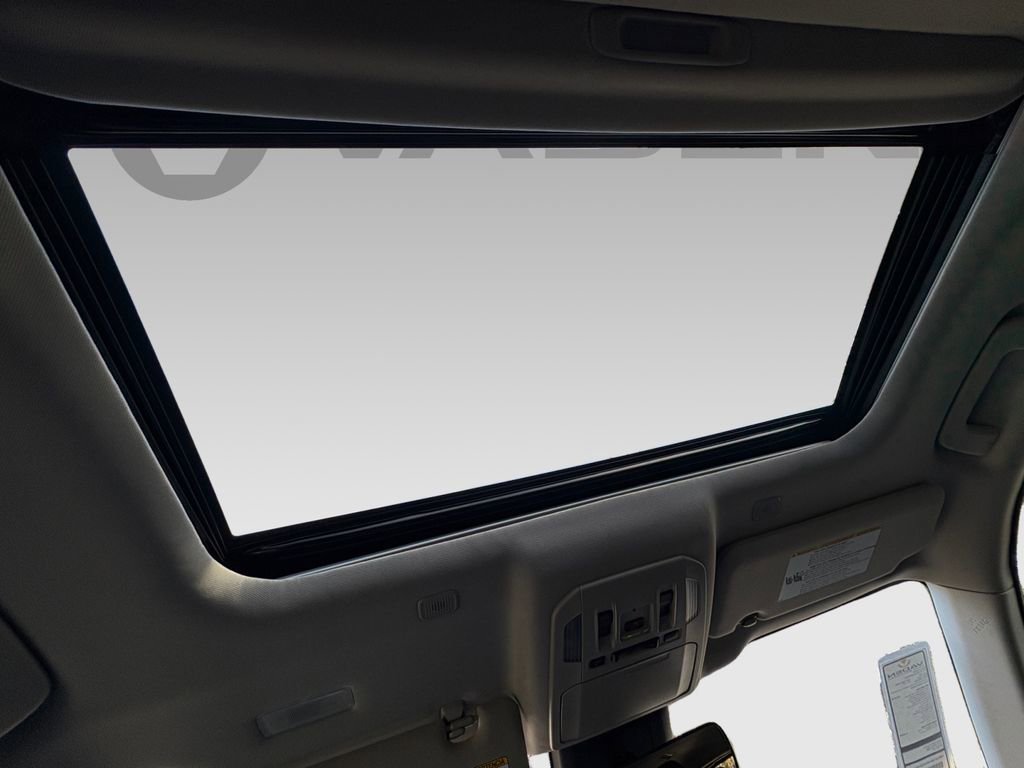 Used 2025 Toyota Highlander XLE image 7