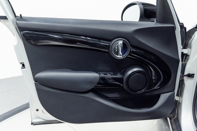 Used 2021 MINI Cooper 4-Door Hardtop image 11