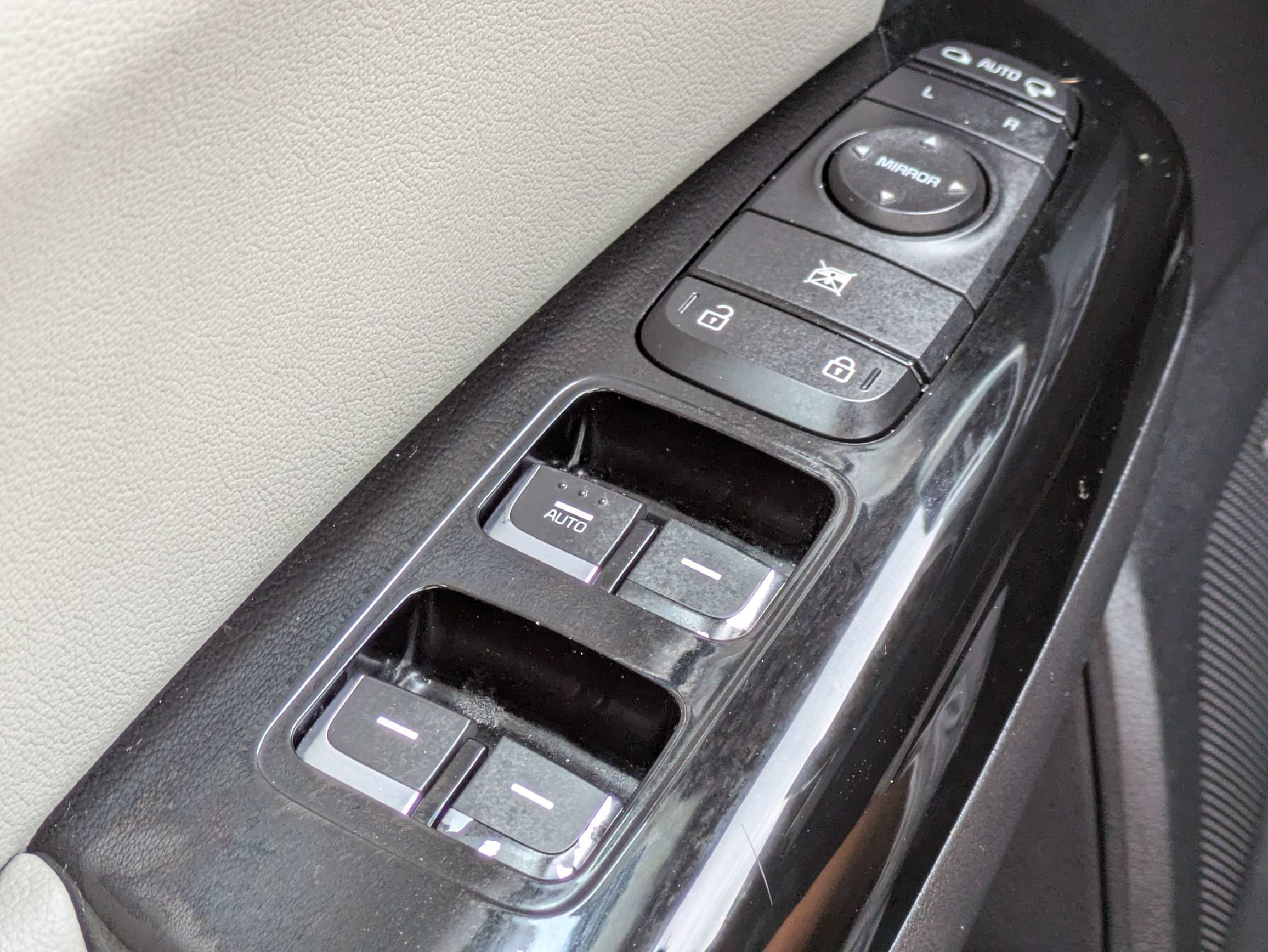 Used 2017 Kia Sportage SX FWD image 30