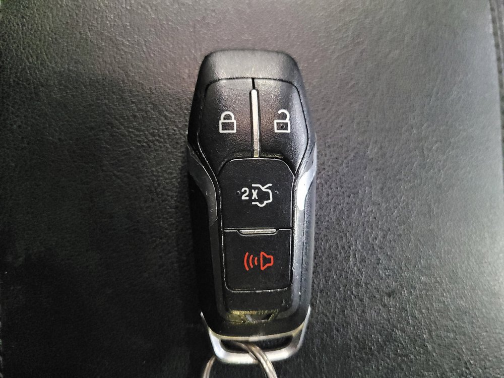 Used 2015 Ford Edge SEL FWD image 32