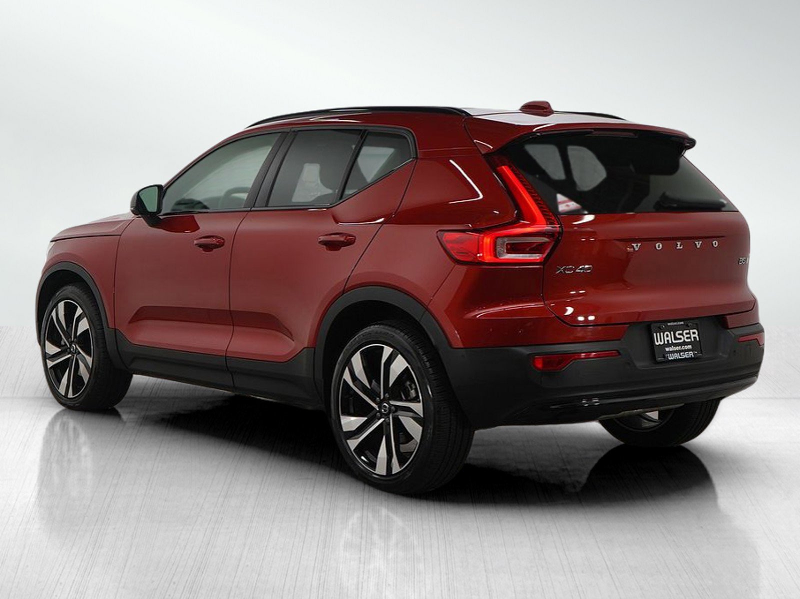 Used 2023 Volvo XC40 B5 Ultimate w/ Protection Package Premier image 5