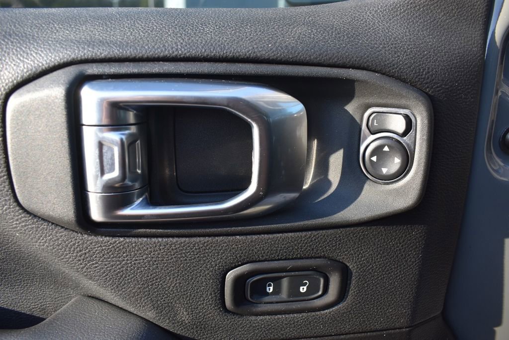 Used 2021 Jeep Wrangler Unlimited Sahara AWD/4WD image 22