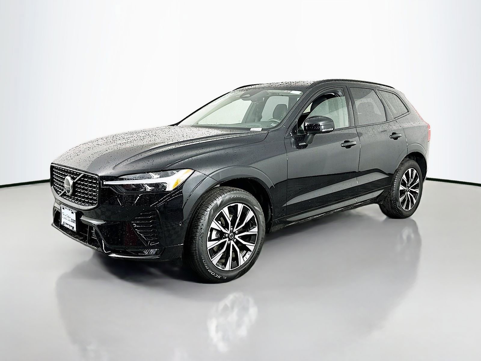 Used 2025 Volvo XC60 B5 Plus image 3