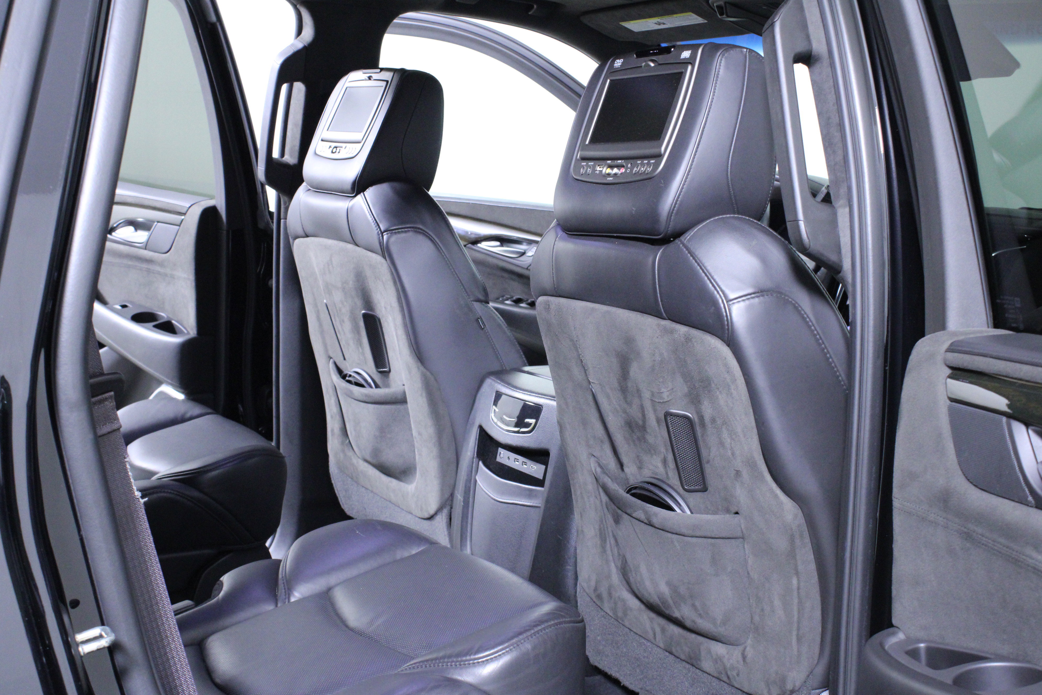 Used 2017 Cadillac Escalade Platinum image 13