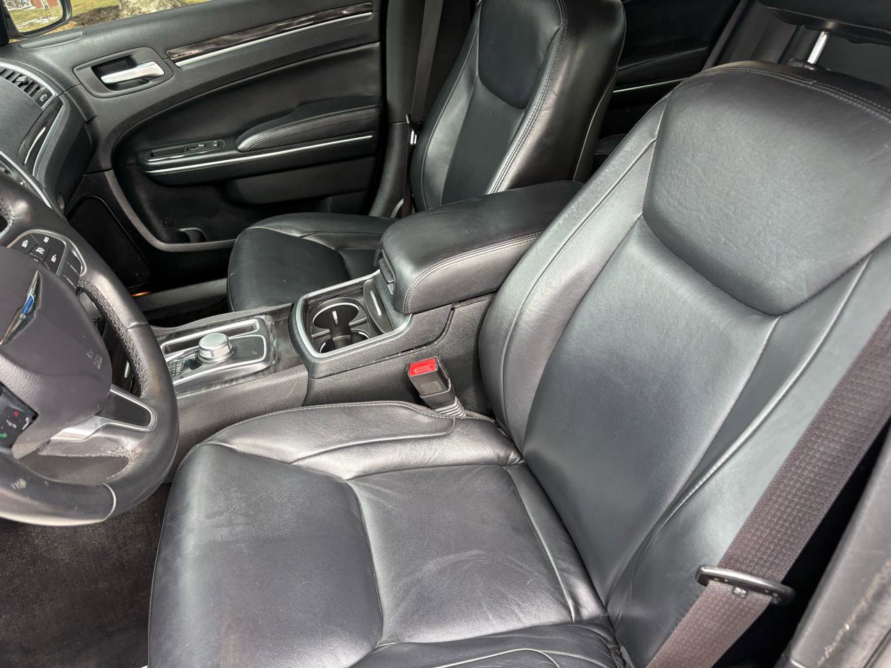 Used 2016 Chrysler 300 Limited w/ Driver Convenience Group image 13