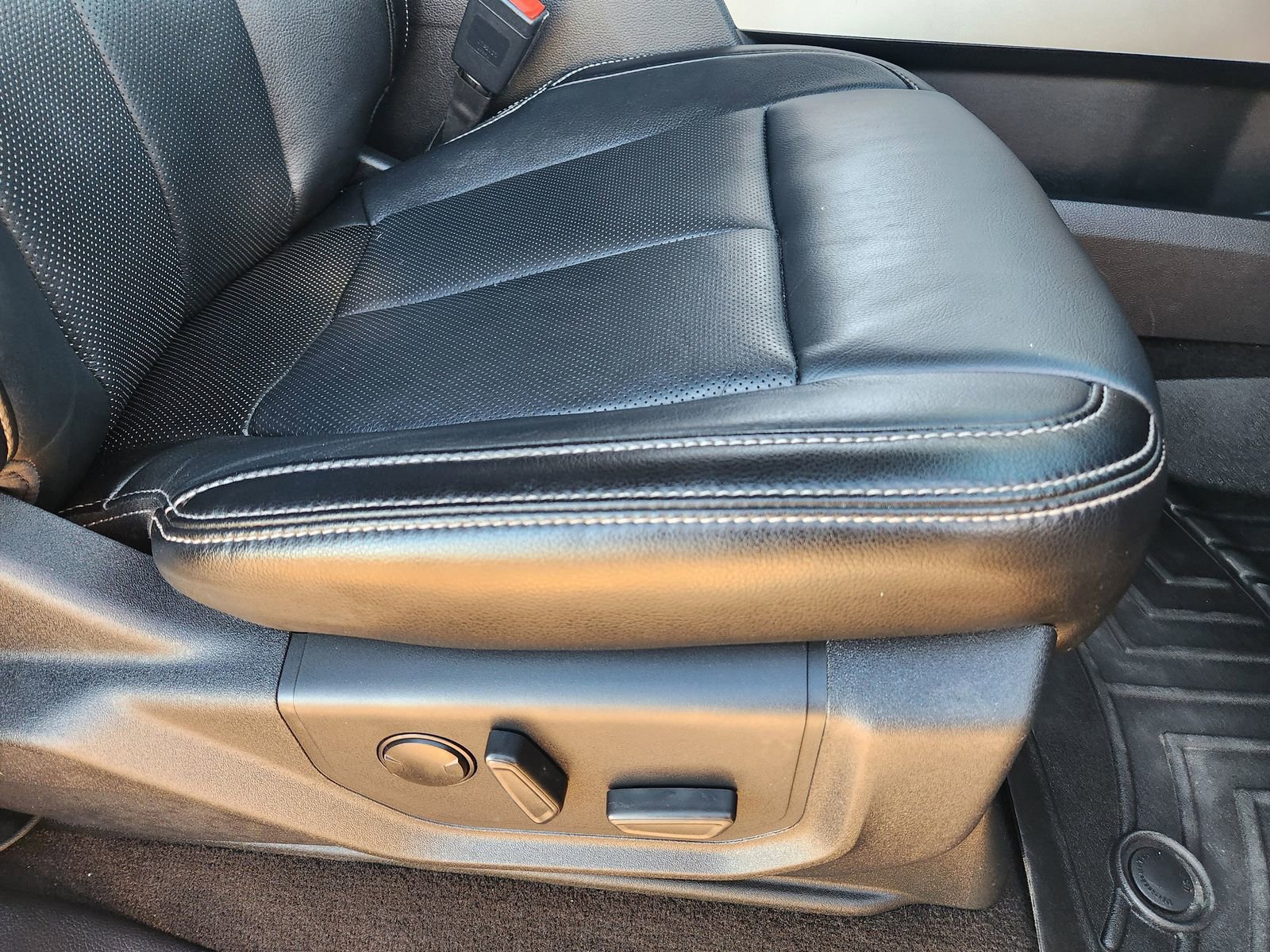 Used 2020 Ford F150 Lariat image 28