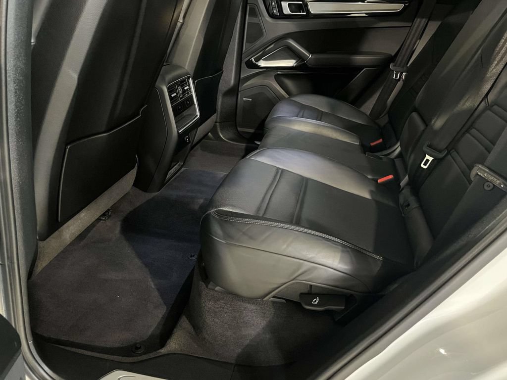Certified 2023 Porsche Cayenne Turbo AWD/4WD image 20