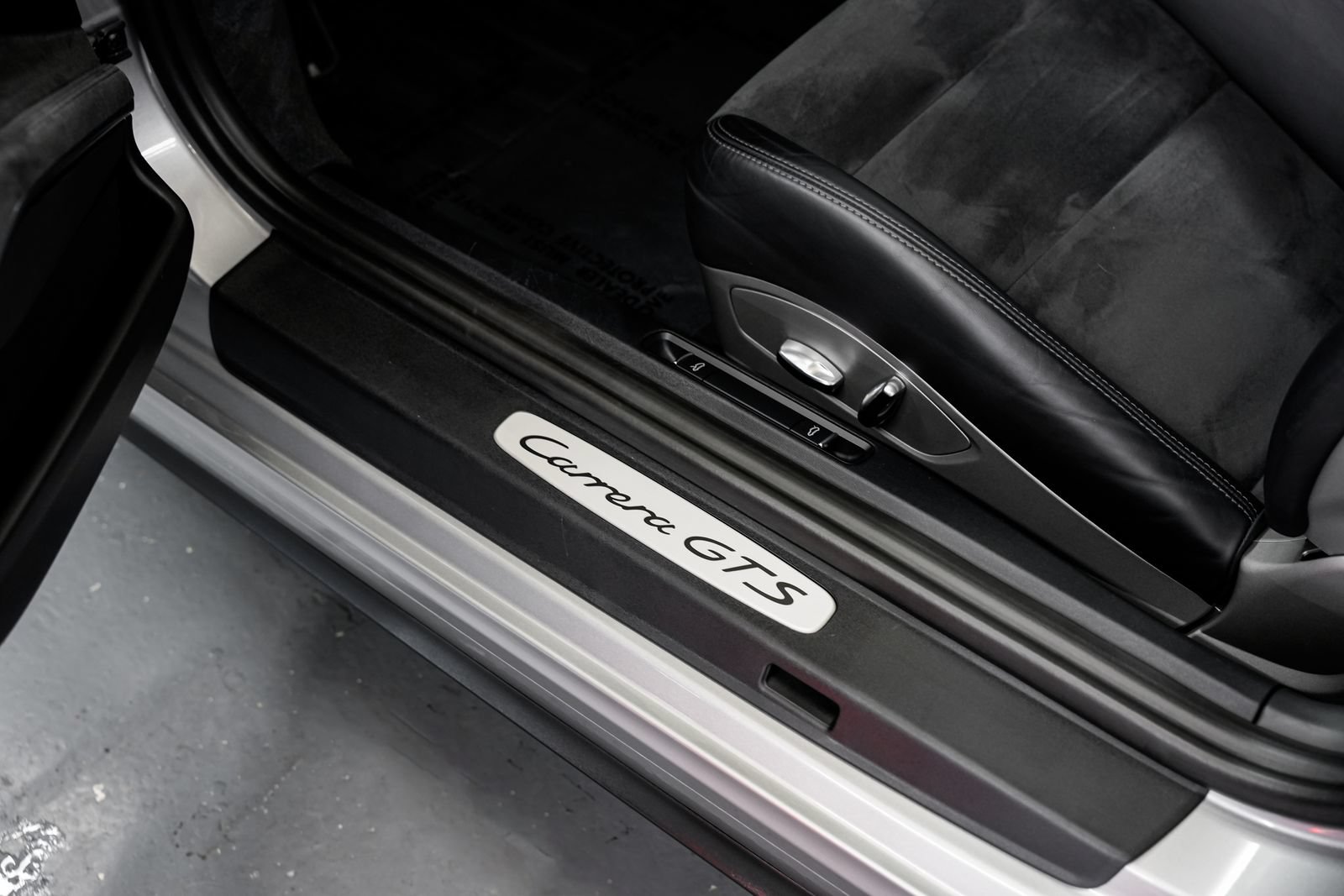 Used 2015 Porsche 911 Carrera GTS RWD image 24