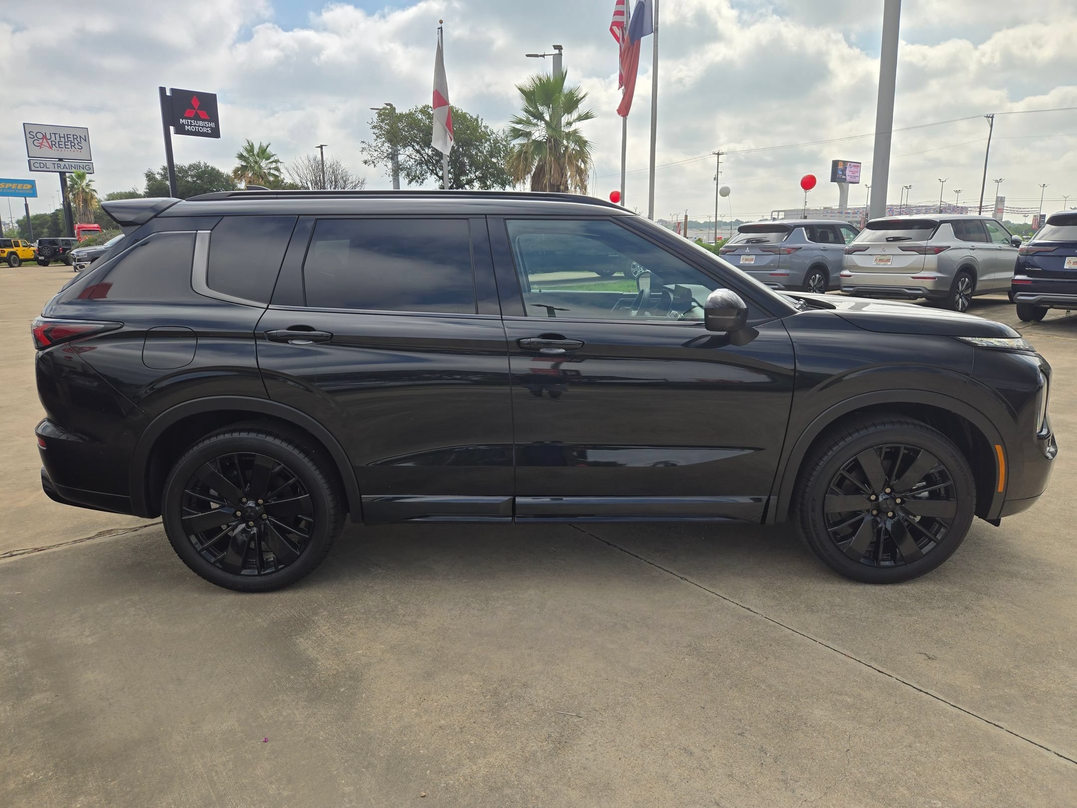 New 2026 Mitsubishi Outlander SEL Black Edition FWD image 6