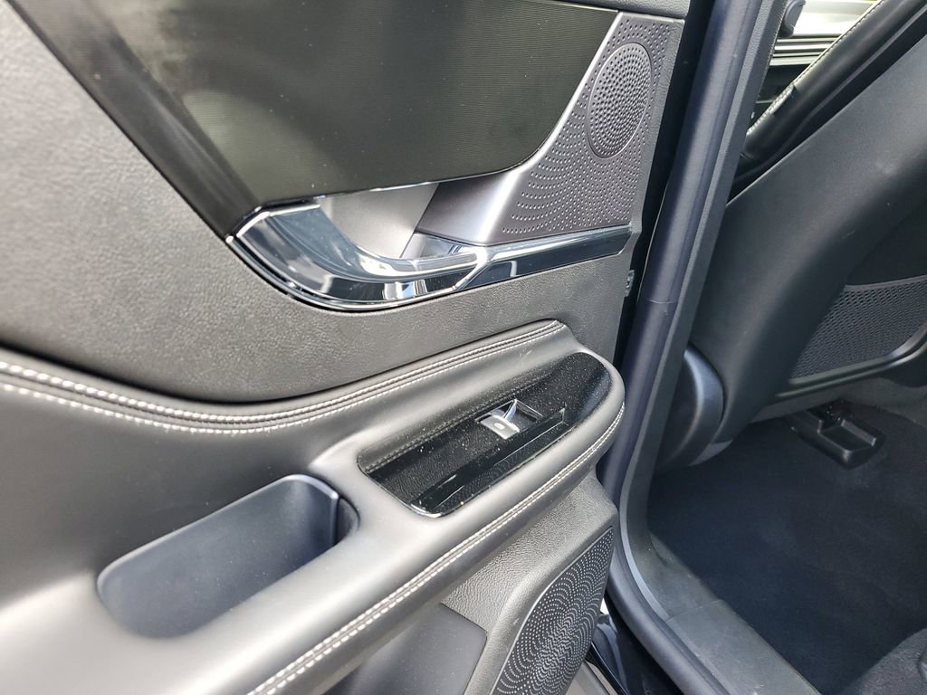 Used 2023 Lincoln Corsair Reserve image 15