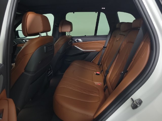 Used 2021 BMW X5 xDrive40i w/ M Sport Package AWD/4WD image 15