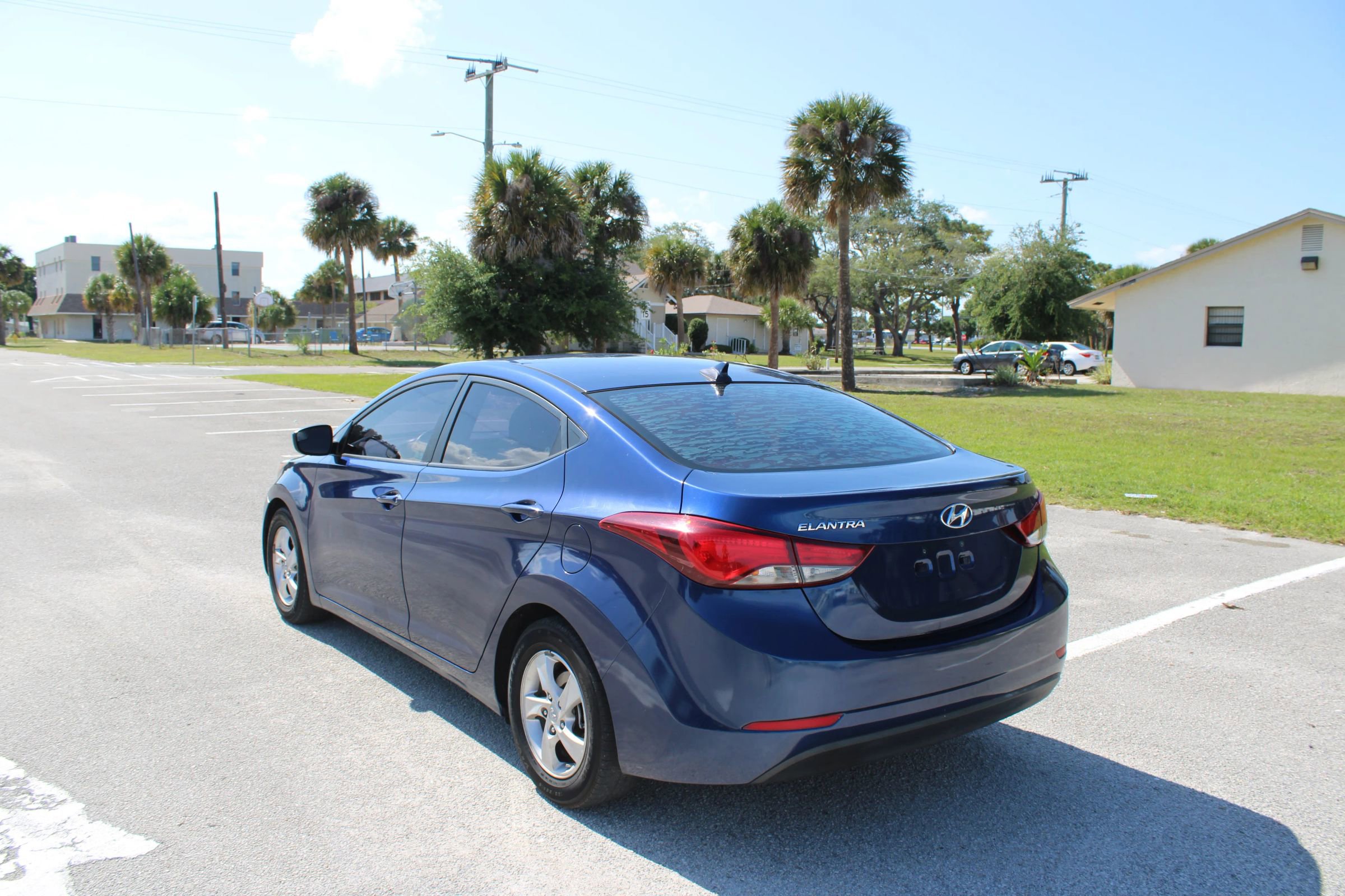 Used 2015 Hyundai Elantra SE FWD image 3