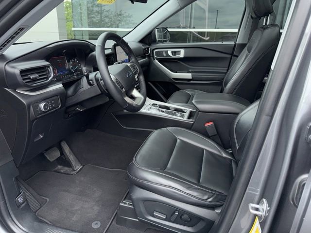 Used 2021 Ford Explorer XLT w/ Equipment Group 202A AWD/4WD image 11